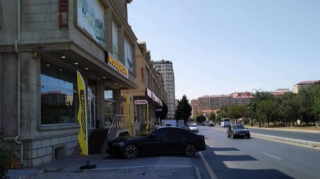 В Хырдалане владелец магазина организовал незаконную парковку - ЗАЯВЛЕНИЕ 