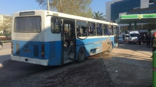 В Турции при взрыве в автобусе с работниками СИЗО погиб один человек