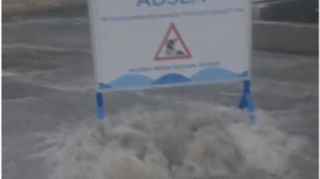 Bakı səhəri belə açdı - Yağışlı yollardan yeni görüntülər - VİDEO