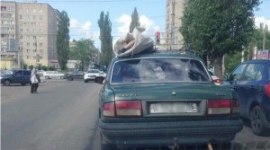 Kənd camaatı meyitlərini baqajda, maşının banında daşıyır - FOTO