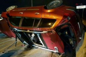 Bakıda avtomobil idarəetmədən çıxaraq aşdı - FOTO