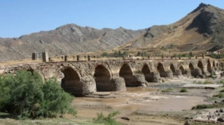 Molla rejimi Xudafərin körpüsünü ziyarət edən  soydaşlarımızı həbs etdi - FOTO