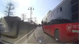 Sumqayıtda təhlükəli manevr edən avtobusun sürücüsü CƏZALANDIRILDI - VİDEO 