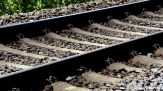 Sökülmüş plitələr yolu bağlayıb  - Uşaqların hərəkəti üçün təhlükəli vəziyyət - VİDEO