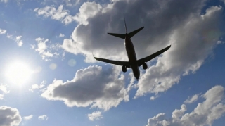 Bu ölkədə təyyarəyə SİLAHLI HÜCUM: Pilot ÖLDÜ 