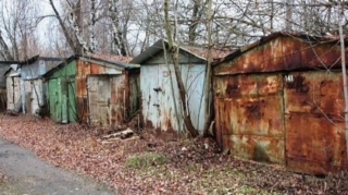 Rusiyada qarajda cəsədlərlə dolu soyuducular tapılıb - FOTO 