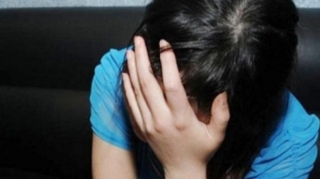 Ticarət mərkəzindən oğurluq edən qadın tutuldu 