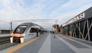 Xoşbəxt Yusifzadənin 60 ildən sonra Pirşağıya gələn elektrik qatarı  - VİDEO