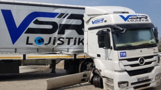 Ucarda Türkiyəyə məxsus “TIR” qəzaya düşdü - FOTO