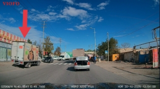 İki qayda pozuntusuna yol verən sürücünün hərəkətləri kameraya düşdü - VİDEO