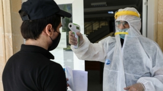 Hərarəti yüksək olan 2 şagird imtahana buraxılmadı