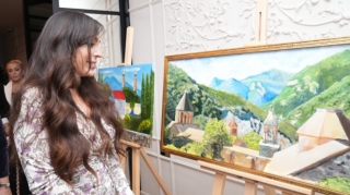 Leyla Əliyeva Dənizkənarı bulvarda sərgi açılışında 