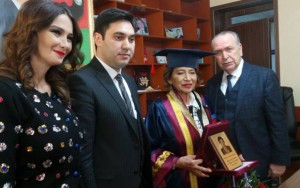 Türkiyənin ilk qadın pilotuna fəxri doktor adı verildi - FOTO