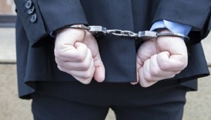 Özünü polis əməkdaşı kimi təqdim edərək dələduzluq edən şəxs saxlanılıb