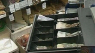 Bakıda marketin kassasından pul aparıldı