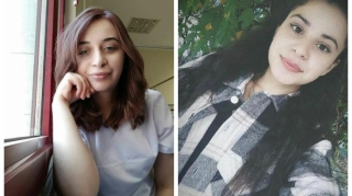 Türkiyədə dağıntılar altından çıxarılan tələbə bacılar ölkəyə gətirildi  - FOTO