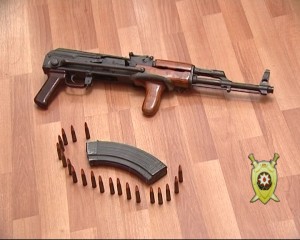Keçmiş məhkumdan “Kalaşnikov” avtomatı aşkar edilib - FOTO