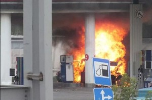 Yanacaqdoldurma məntəqəsində yanğın olub - Ölən və yaralanan var