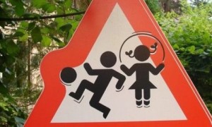 Bakıda azyaşlı uşağı yolu keçərkən maşın vurub