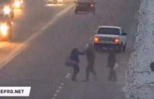 Sürücü piyadaları belə döydü  - VİDEO