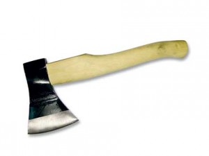 Gəlin ərini döyüb qayınanasını baltaladı - Qobustanda