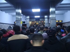 Metroda sıxlıq, sərnişinlərin çıxışında problem yarandı