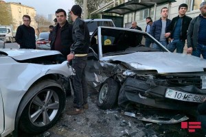 Bakıda iki avtomobil toqquşub  - FOTO