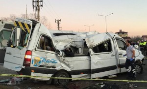 Məktəbli mikroavtobusu aşdı: 1 ölü, 11 yaralı - FOTO