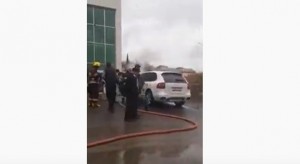 Masazırda "Porsche" yandı - VİDEO