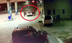 Top-tüfənglə marketə basqın edib 27 manat apardılar: 18 manatı qaçanda düşürdülər – FOTO