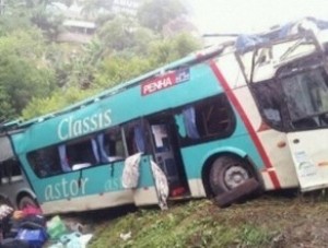Avtobus qəzaya düşdü:15 yaralı
