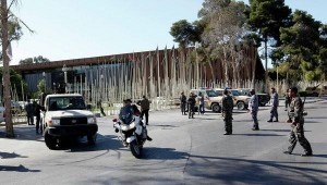 Baş nazirin korteji atəşə tutuldu