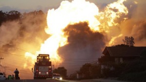 Qaz sisternləri ilə yüklənmiş maşın partladı: ölən var