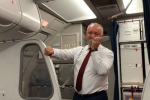 Moldova Prezidentindən sərnişin təyyarəsində qeyri-adi jest