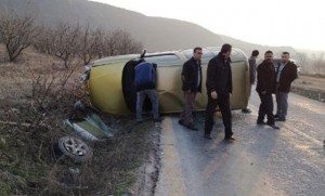 İki maşın toqquşdu: biri aşıb, digəri isə su kanalına düşüb - FOTO