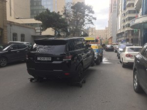 BNA bahalı avtomobilləri  cərimə meydançasına apardı - FOTO