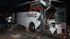 Sərnişin avtobusu TIR-a çırpıldı: 2-si ağır 20 yaralı - VİDEO
