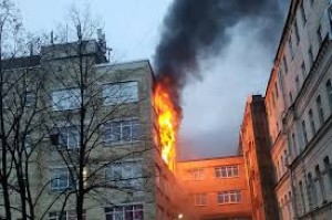 İranda yaşayış binasında yanğın: azı 5 ölü, 38 yaralı