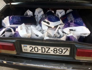 Avtomobildən aksiz markasız arağın realizə edilməsinin qarşısı alınıb - FOTO