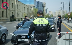 Karantin olsa da, Bakıda yenə tıxac var - FOTO