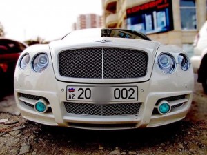 Azərbaycanda 2500 manatlıq maşın nömrələri 60 min manata satılır - FOTO