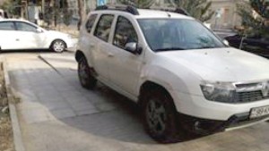 Qadın sürücü əlillər üçün quraşdırılan pandusu yararsız hala saldı - FOTO