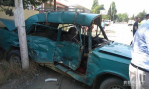 Samuxda “06”nın təkəri partladı, sürücü öldü