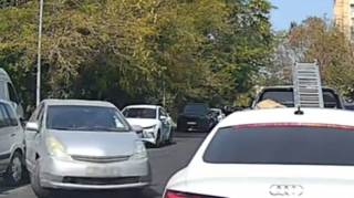 "Toyota Prius" "Ford Fusion"u vurub qaçdı - VİDEO 