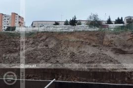 Altı aydır böyüyən təhlükə: "Torpaq sürüşməsi dayanmır, divar tikilmir" - FOTO