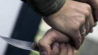 Küçədə söyüş söyən şəxs ona irad tutan kişini bıçaqladı