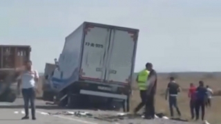 Hacıqabulda iki yük maşını toqquşub, ölən və yaralanan var - VİDEO 