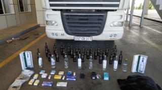 Yük maşınından dərman preparatları, spirtli içkilər və mobil telefonlar aşkarlanıb – FOTO 