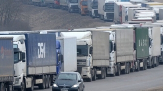 В Киеве временно ограничат движение грузовиков: назвали причину 