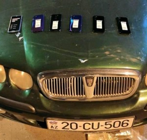 Avtomobildə mobil telefonlar aşkarlandı